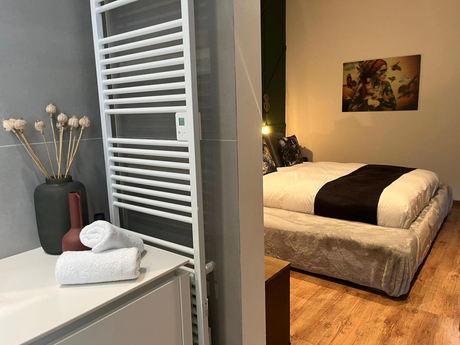 White Castle - Charleroi Airport Bed and Breakfast Kamer foto