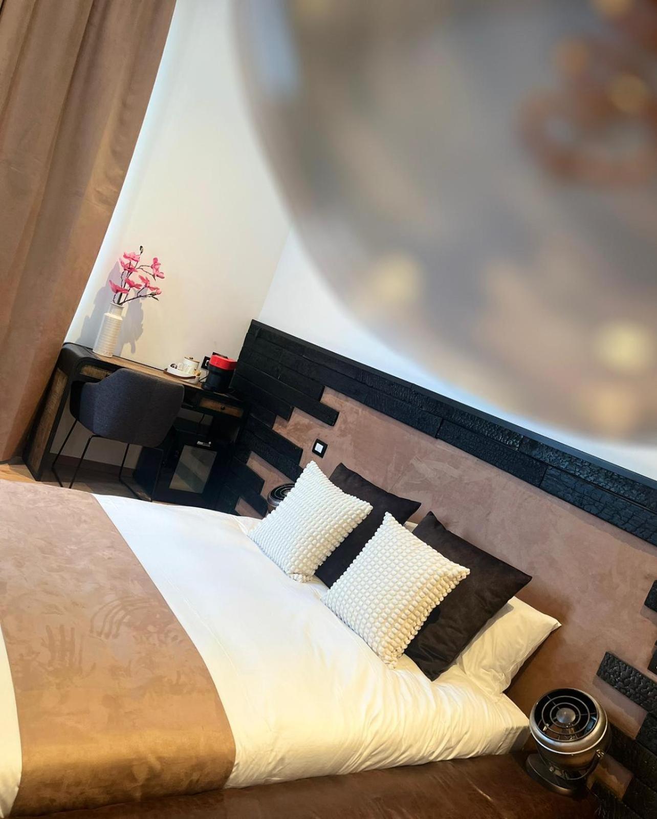 White Castle - Charleroi Airport Bed and Breakfast Kamer foto
